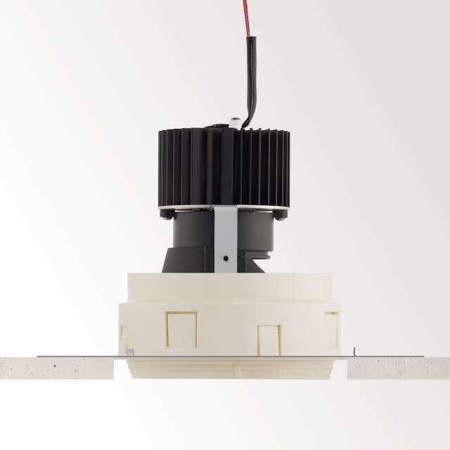 iMAX ADJUSTABLE TRIMLESS BR8 82729