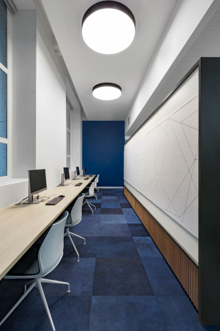 Laureate International University (AU)