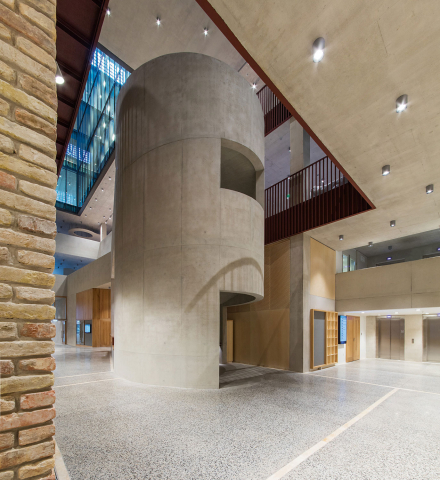 Central European University (HU)