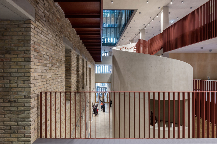 Central European University (HU)