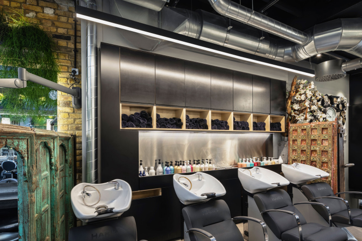 Hari's Hairdressers (GB)